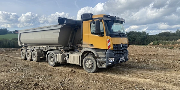 fahrender LKW
